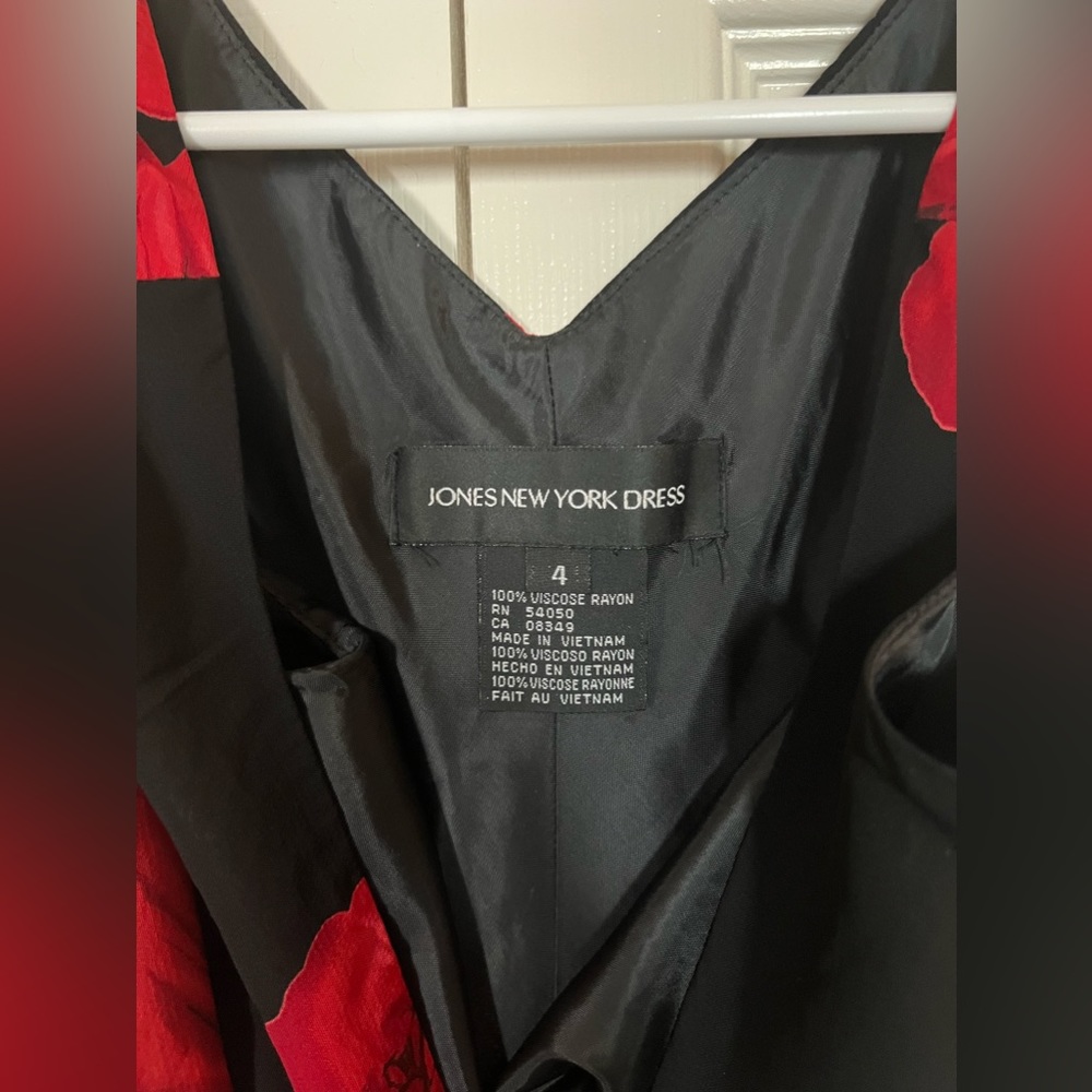 Wedding or Cocktail Tank dress Black with red roses. Jones New York